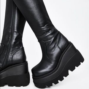 LIKE-NEW Demonia Shaker 100 Go-Go Platform Boot